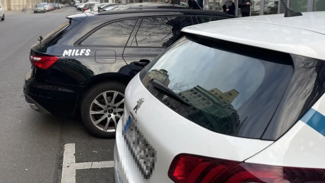 Города Германии заполонили авто с надписью «MILFS»