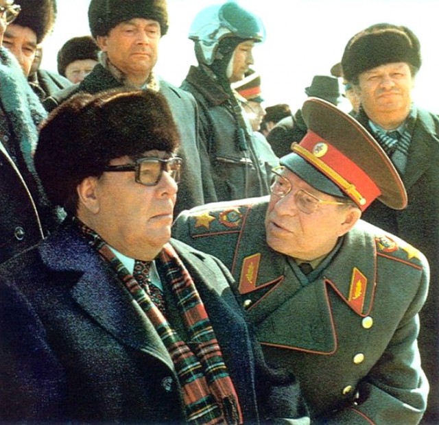 Кто, кто?! Ильич в пальто!