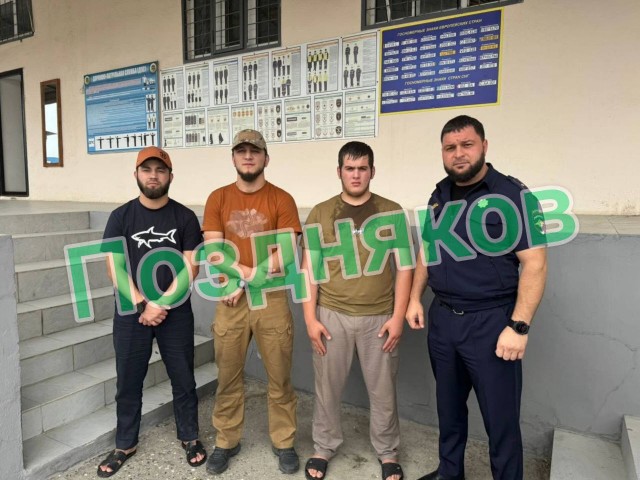 Два примерных семьянина очень торопятся домой