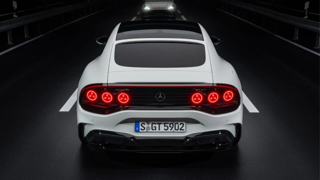 Состоялась премьера нового гиперкара Mercedes-AMG GT