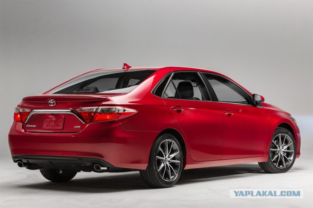 Toyota показала обновленную Camry