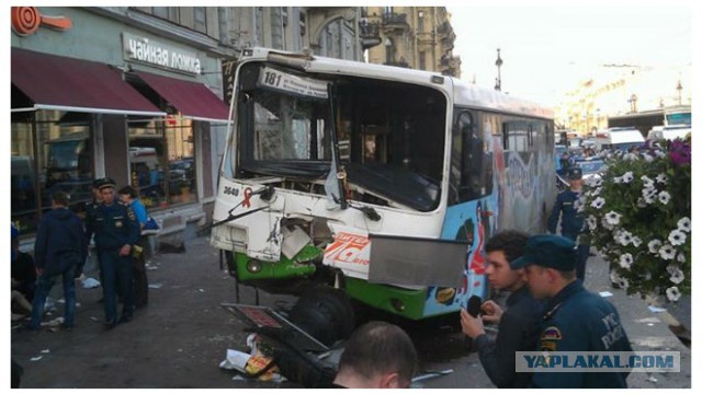 На Невском проспекте автобус сбил более 10 человек