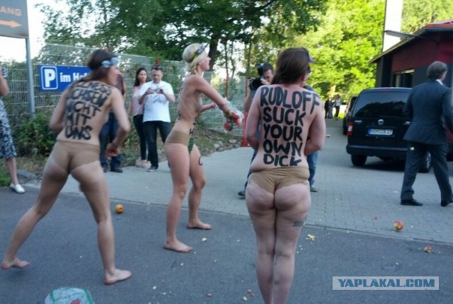 акция femen Разгневанная ева
