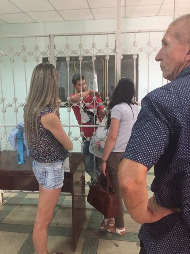 В Саратове пьяные мужчины избили подростков