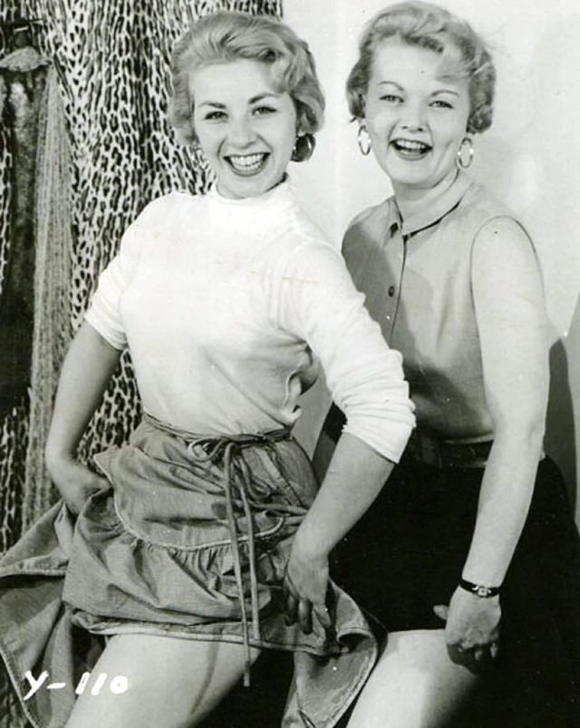 Крутые фото, запечатлевшие озорных дам 1950-х годов