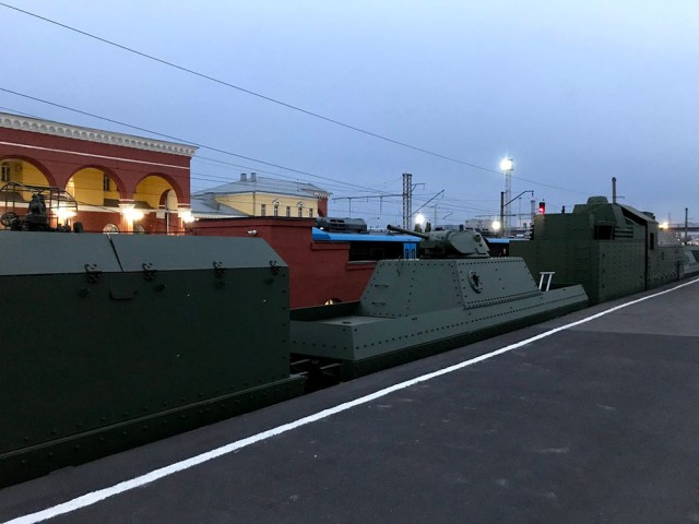Памятник паровозу