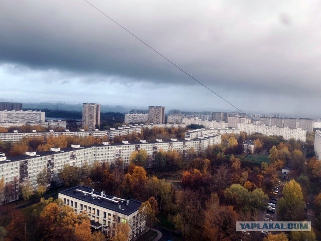 А из нашего окна вот такая красота...