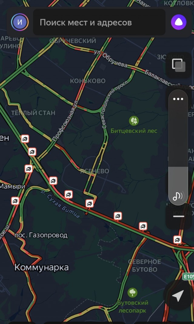 Москву накрыл снегопад, пробки - зашкаливают