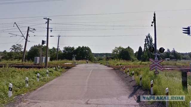 Поезд разорвал на части машину и целая семья погибла в страшном ДТП в Ленинградской области