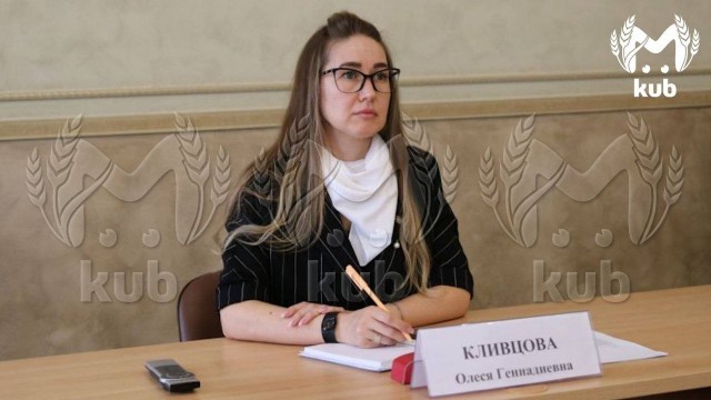 Женщина, очень похожая на первого замглавы Гулькевичского района Олесю Кливцову, избила администратора салона красоты во имя спасения семьи