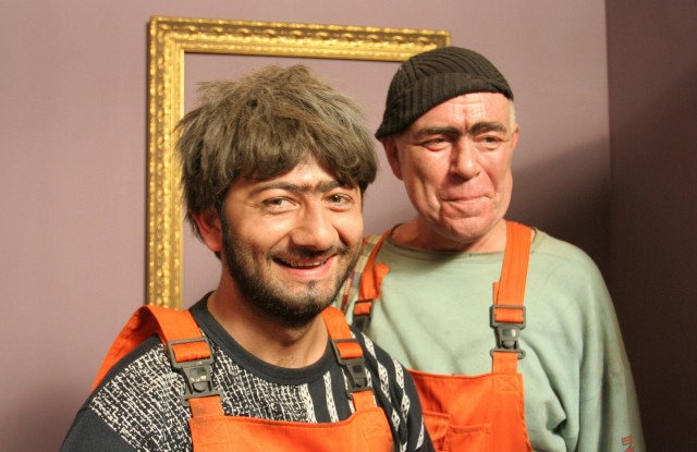 Чем расстояние между стеной и ванной заделать?