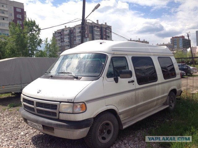 продам монстра Dodge Ram Van, 1996 год