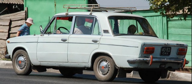 Юбилей "тройки": 45 лет классической ВАЗ-2103... В море хрома и велюра!