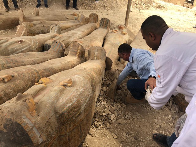 В Египте впервые с 19 века найдено более 20 нетронутых саркофагов