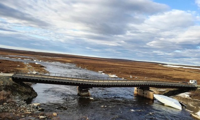 Трасса на Ямале. Когда под тобой рушится мост - это однозначно ведро адреналина