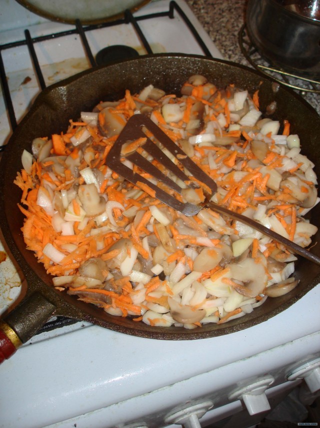 Тушёный картофель с грибами