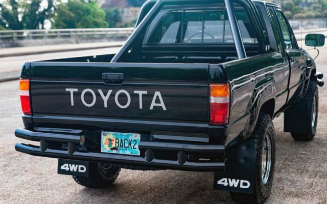 Черный пикап из «Назад в будущее»: редкий Toyota SR-5