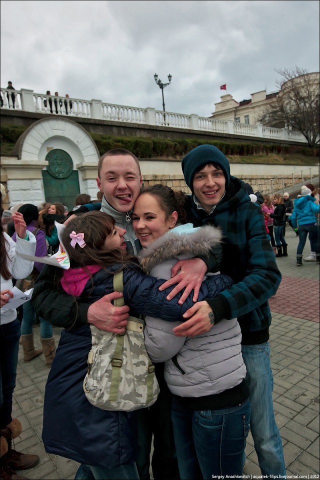 Обниму даром, обниму кого не лень