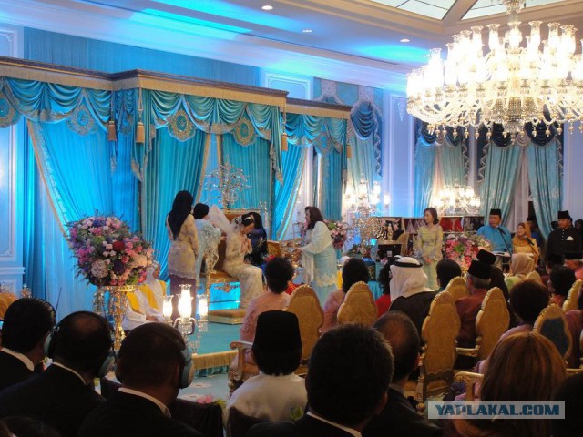 "А он ей всего себя..." Малазийская принцесса Тунку Тун Амина вышла замуж за голландского менеджера
