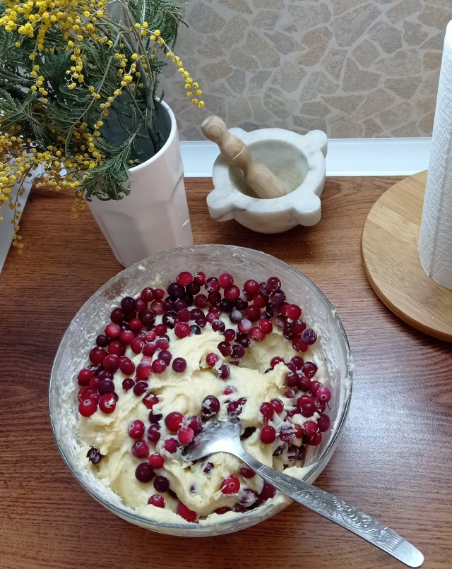 Кекс с клюквой.