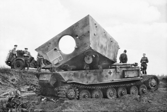 StuG III под кличкой "Гадюка", самая массовая в производстве с которой пришлось встретиться нашим дедам.