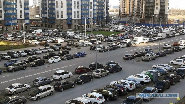 Машиновместо: в России планируют сократить количество парковок около жилой застройки