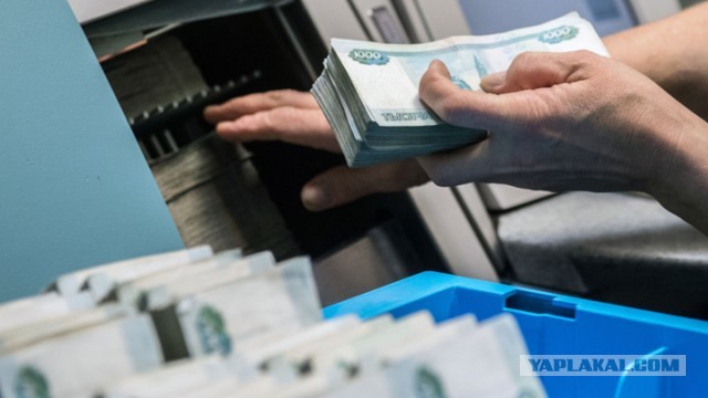 Челябинским рабочим из-за ошибки бухгалтера начислили зарплаты в 5-8 млн рублей