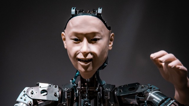 Китай ускоренно внедряет искусственный интеллект в производство и логистику