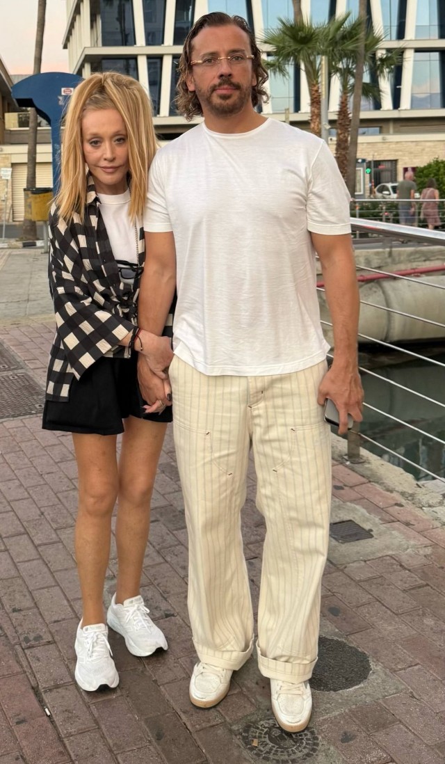 Она прошла как каравелла..