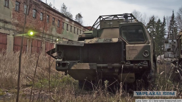 Вечный ремонт. Заброшенная военная техника.