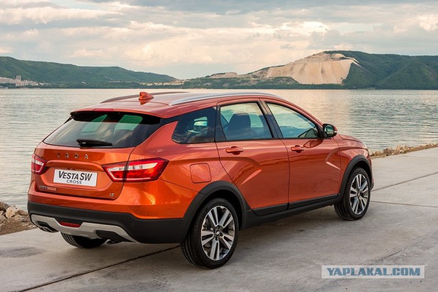 «АвтоВАЗ» начал продажи Lada Vesta SW и SW Cross в Европе