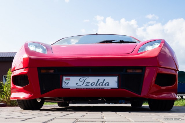 «Не удалось накопить на Ferrari, потому построил ее сам». Красная «Изольда» из белорусской провинции