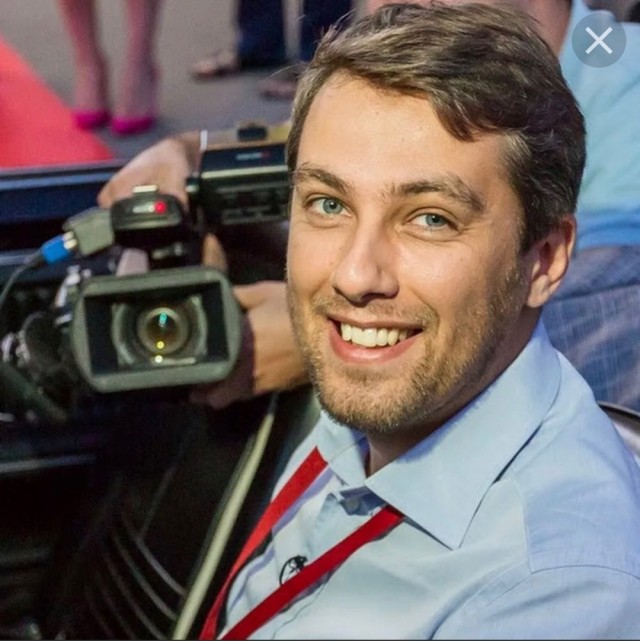 Не пиз**астрадание, но не понимание этих сорокапятилетних "девушек". Не кочет! Из Жизни!