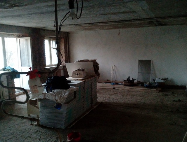 Та самая квартира в астраханской пятиэтажке, из-за которой могли обрушиться два подъезда, прямо перед вами