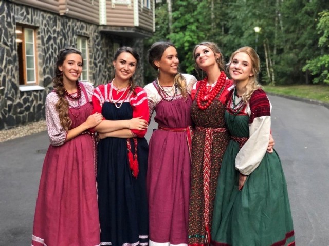Есть же девчёнки