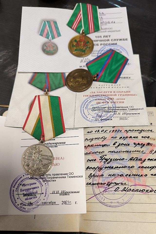 С 23 февраля вас дорогие девушки!