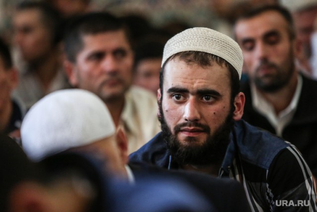 Суд отменил депортацию таджику потому что его на родине заставят сбрить бороду