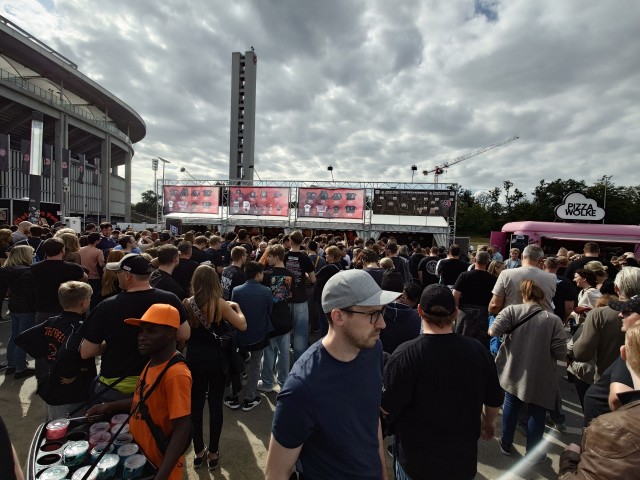 Ну да, хвастаюсь... Я опять на концерт пошёл.