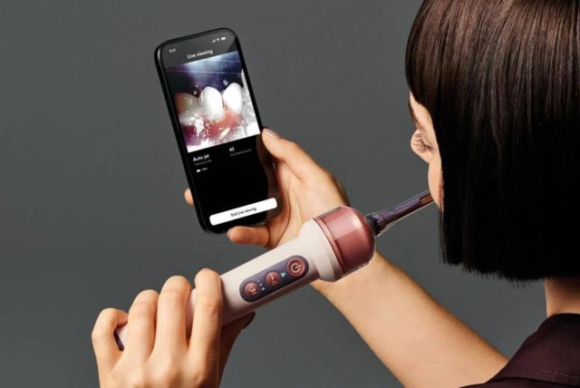 Dyson представила свою первую зубную щетку - с камерой, ИИ и ирригатором