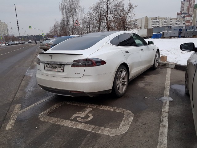 В Москве состоялась презентация «народного» электромобиля Tesla Model 3