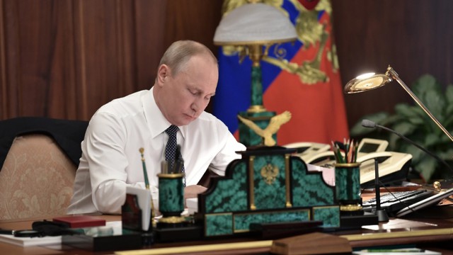 Путин подписал закон об увеличении рекламы на телевидении до 20% в час