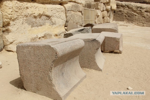 Одни уверены, что Египетские пирамиды построили инопланетяне, другие отрицают. Кто прав?