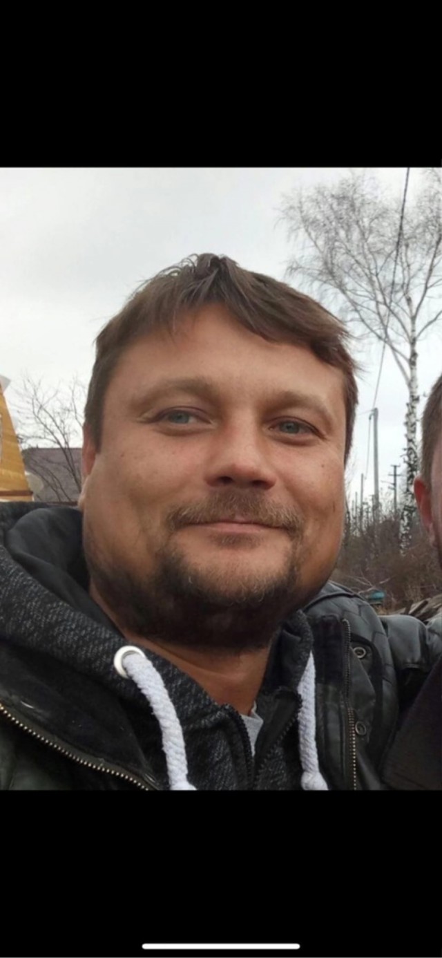 Грызёт семечки. Не сдавать!