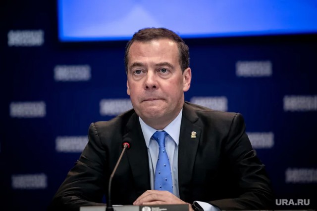 Медведев: "Боррель наглый старый дурак."