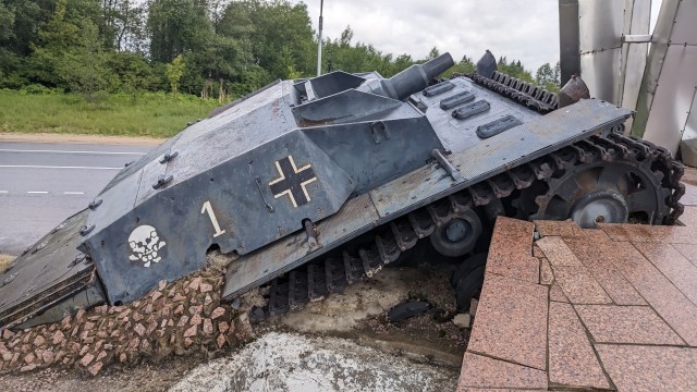StuG III под кличкой "Гадюка", самая массовая в производстве с которой пришлось встретиться нашим дедам.
