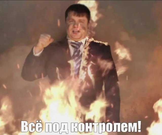 С серьезным лицом журналистка CNN называет беспорядки в Лос-Анджелесе «мирным протестом», в то время как на экране рядом с ней горят машины