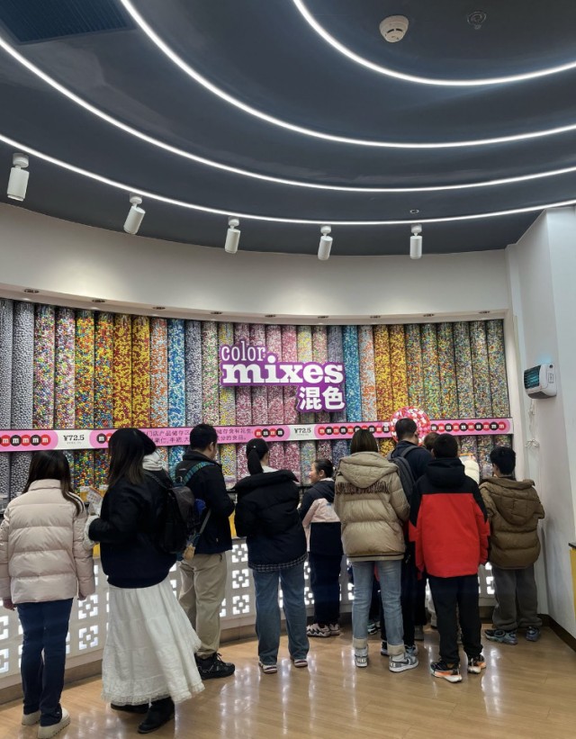 В Берлине туристы обнаружили крупнейший магазин M&M’s в мире