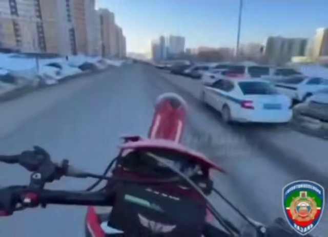 В Казани полицейские изловили малолетнего хруста.