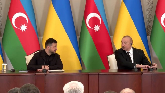 Зеленский заявил, что Украина готова к переговорам с Россией в Азербайджане