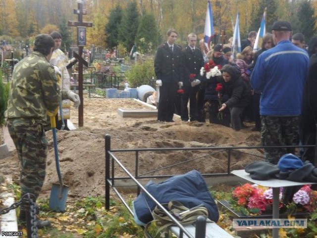 Погиб в Украине.
